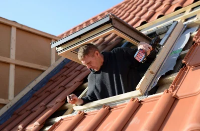 Pose de fenêtres de toit Velux à Pommera